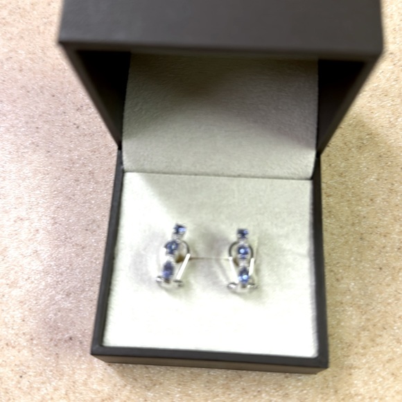 14k white gold and tanzanite earrings approx 1.20 carats - Picture 2 of 8